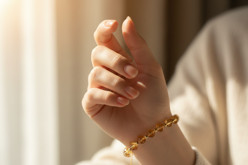 Citrine (黄水晶)带在欧美年轻女性手上效果